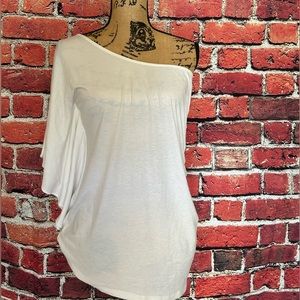🕊️Off the Shoulder top NWT🏷️🕊️🤍🤍